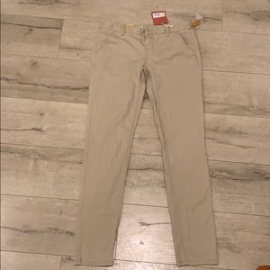 Slim fit skinny kaki pants